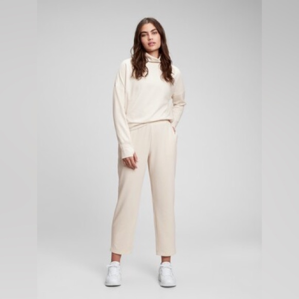Gap Cloud Light Easy Jogger Pants in Cream